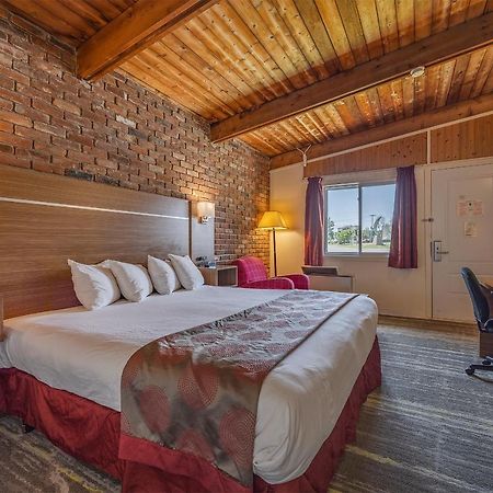 Ramada By Wyndham 1000 Islands Gananoque Hotel Ngoại thất bức ảnh