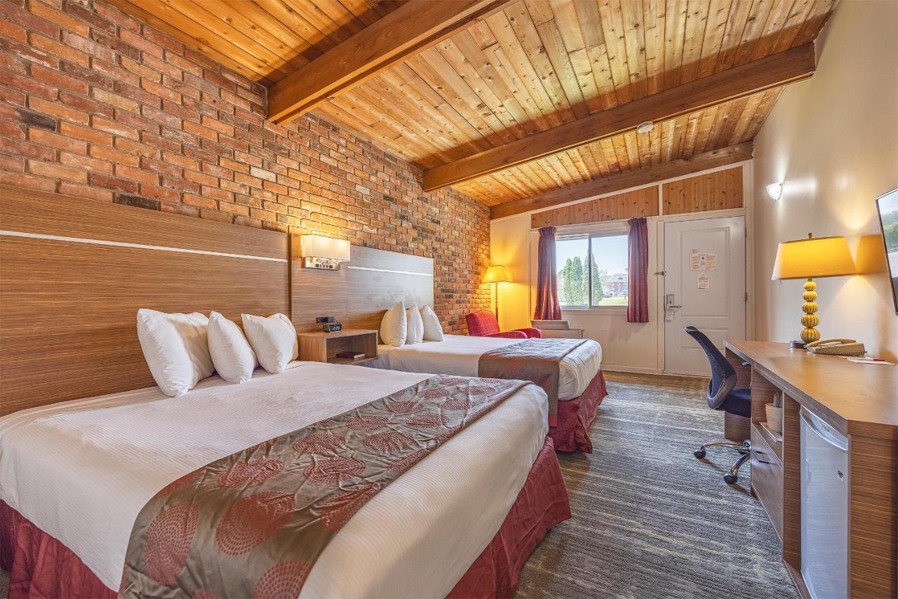Ramada By Wyndham 1000 Islands Gananoque Hotel Ngoại thất bức ảnh