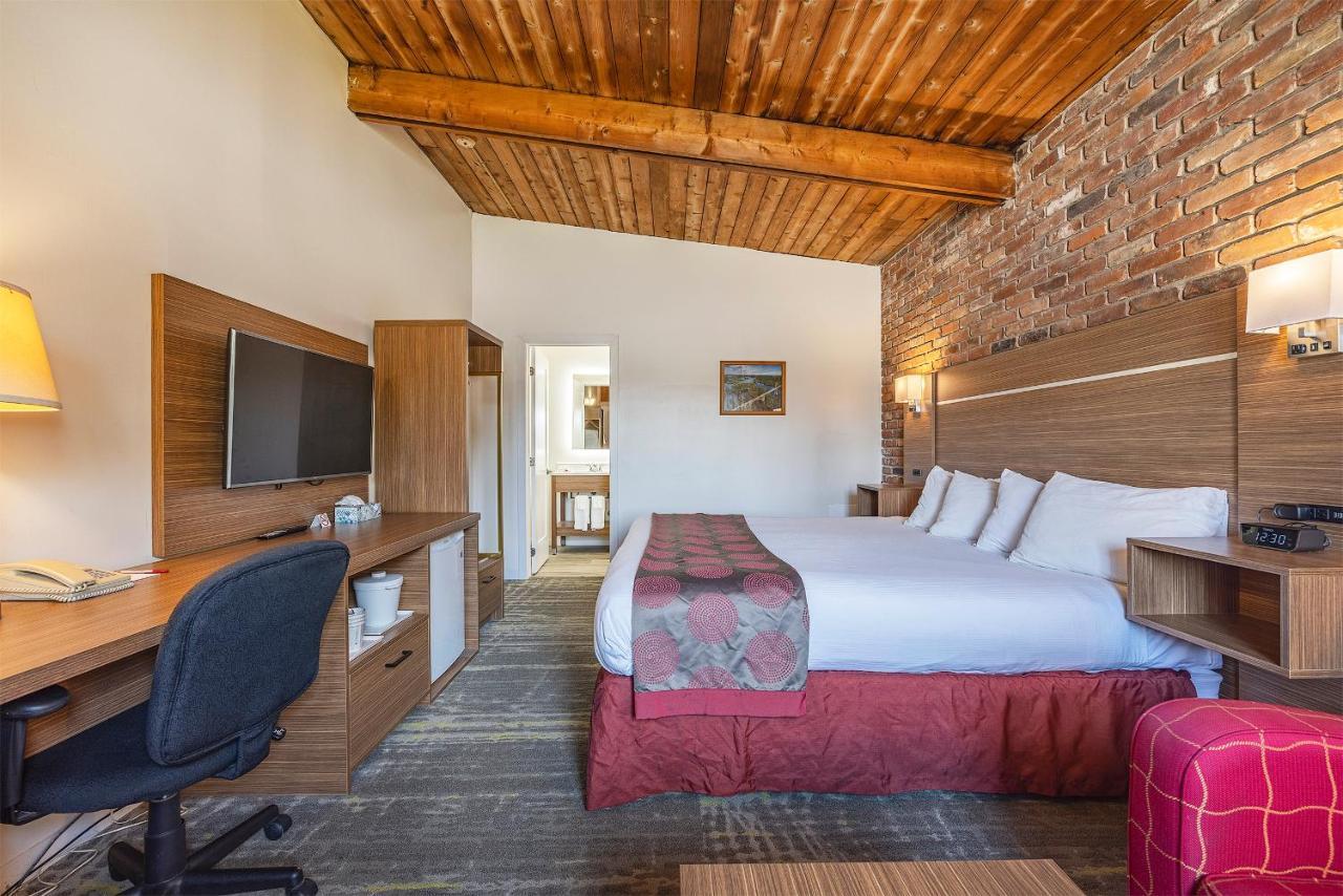 Ramada By Wyndham 1000 Islands Gananoque Hotel Ngoại thất bức ảnh